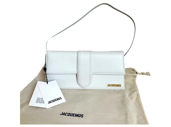 Bolsa Jacquemus Le Bambino Long de Couro Branco Dourado