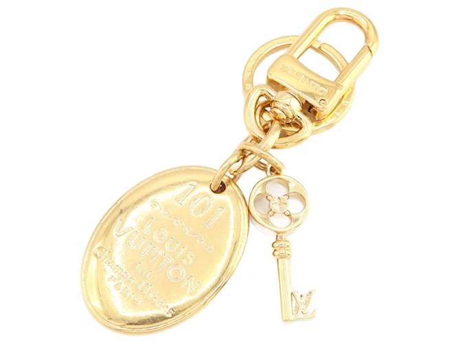 Louis Vuitton Gold Metal Keyring Golden  ref.1591379