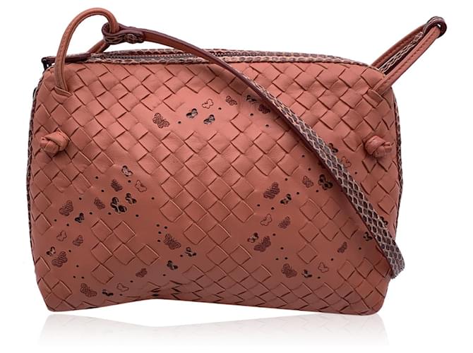 Bottega Veneta Intrecciato Woven Butterfly Nodini Umhangetasche Pink Leder ref.1591811 Joli Closet