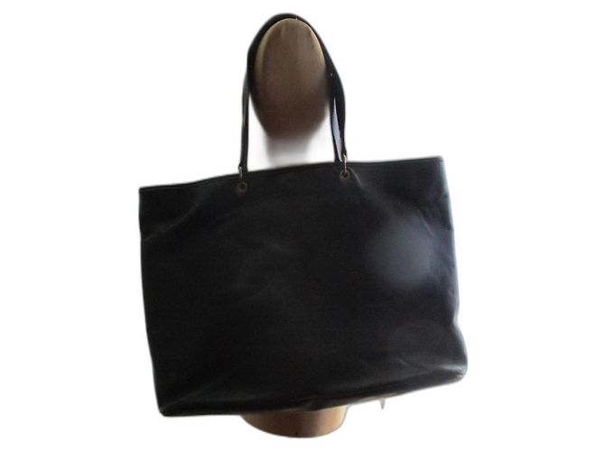 Stéphane Kelian Cabas plat cuir noir.