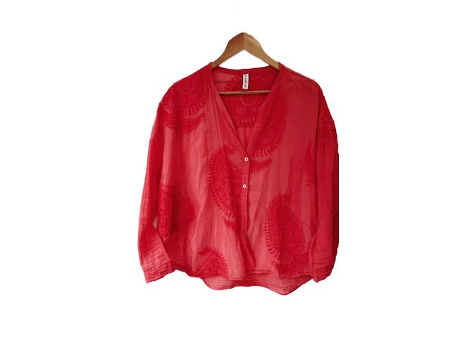 Autre Marque Tensione in camicia rossa con ricamo Rosso