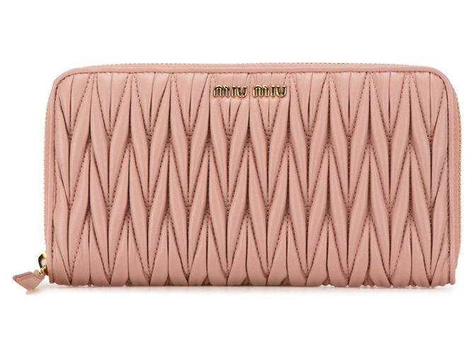 Miu Miu Matelassé Zippy Geldbörse