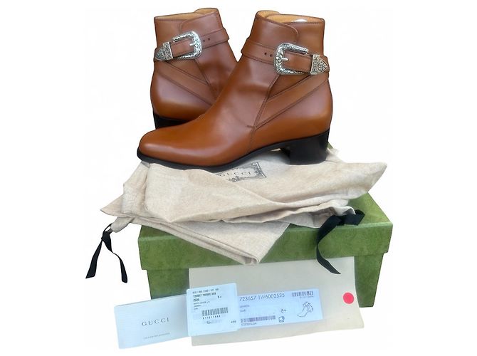 Botas de couro com fivela gravada Gucci Preto Camelo
