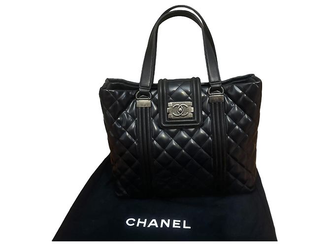 Le Boy Bolsa de compras Boy CHANEL Azul marinho