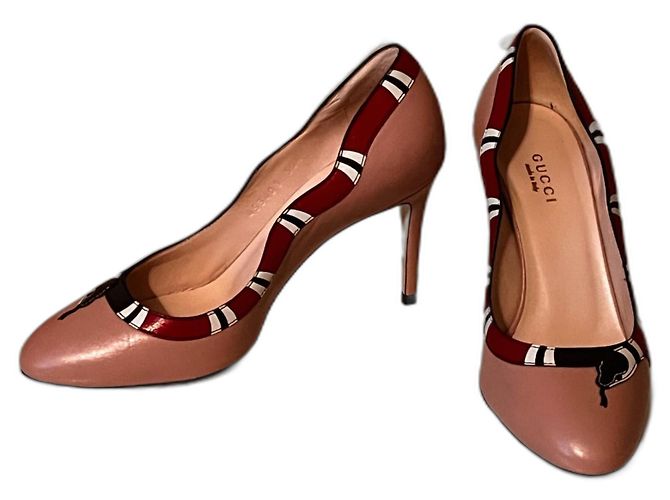 Zapatos de tacón Gucci de piel beige