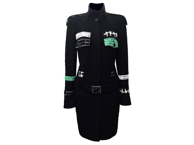 Chanel Abrigo de tweed negro con cinturón de joya de 10K$