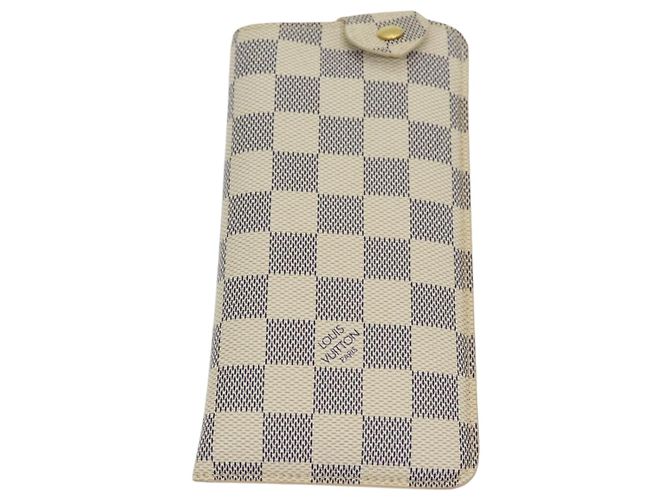 Louis Vuitton Brillenetui Weiß