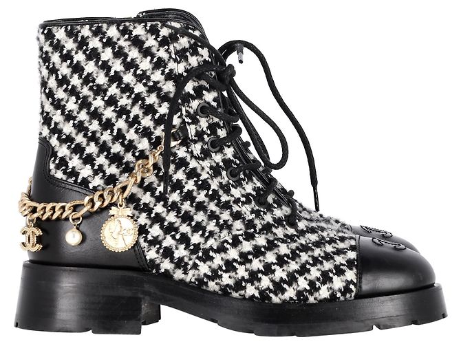 Timeless Botas de combate em couro preto e branco com padrão de tweed e logo CC entrelaçado da Chanel