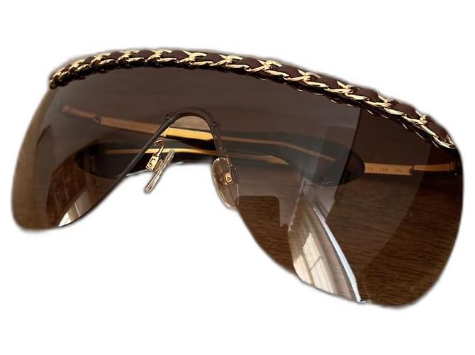 Gafas de sol Chanel con cadena Castaño