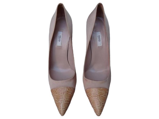 Scarpins Prada em couro bege e cetim rosa 37 FR