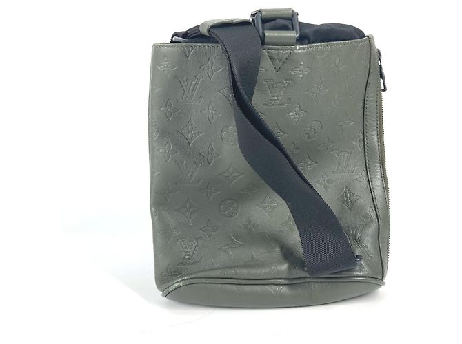 Borsa a Spalla Monogram Shadow Louis Vuitton Nero Cachi