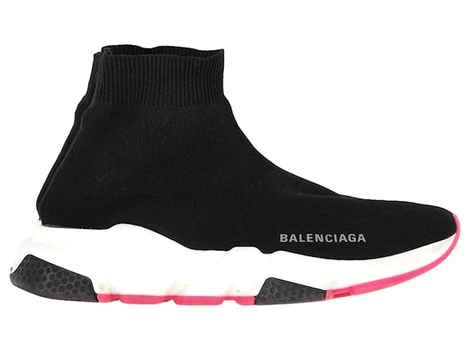 Balenciaga noir et fashion rouge