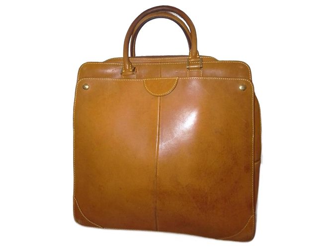 Bolsa Louis Vuitton Nomade em couro camel Camelo