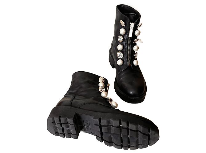 Tosca Blu Leather Ankle Boots Black