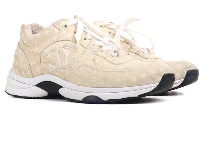 CHANEL Trainers T.EU 38 Leather Beige ref.1624168 - Joli Closet