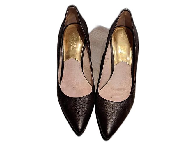 Scarpins Michael Kors de couro marrom