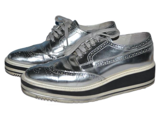 Prada Scarpe Stringate in Pelle Argento 38 IT 