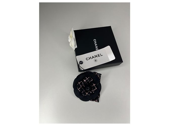 Chanel SCHWARZ&ROSA TWEED-KAMELIE Pink