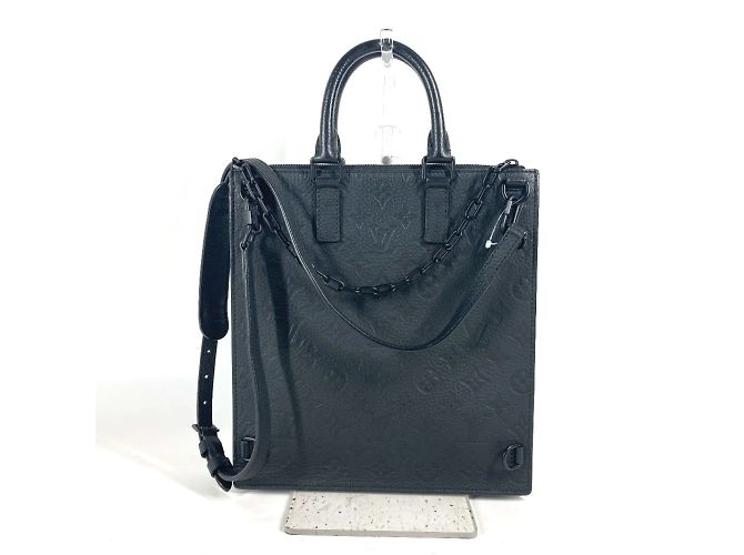 Sac à main en cuir Taurillon Louis Vuitton Noir