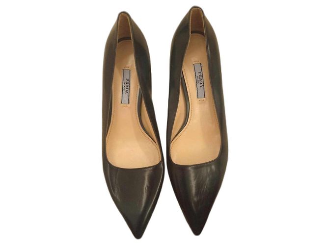 Old Prada leather lined leather pumps Black
