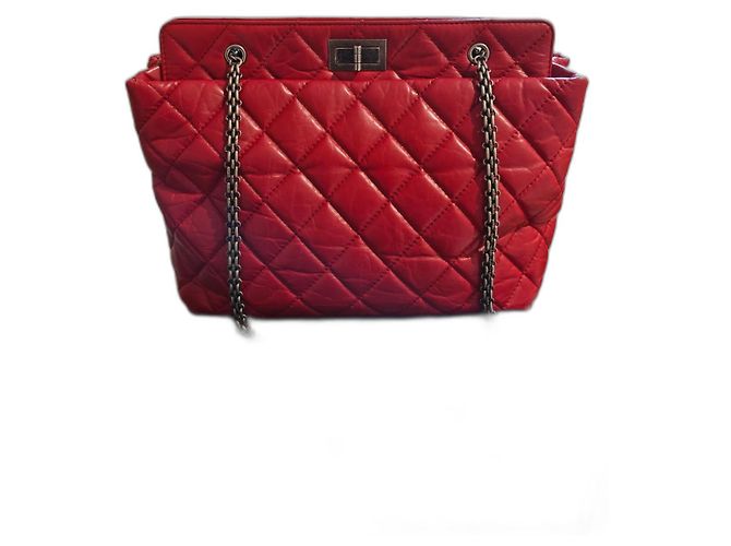 Timeless Bolsa Chanel vermelha em couro de vitela matelassé Vermelho