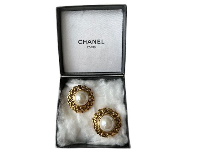 Orecchini Chanel a clip dorati e perle D'oro