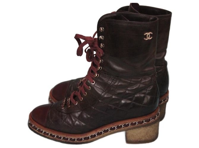Botines Chanel de cuero acolchado rojo oscuro Burdeos