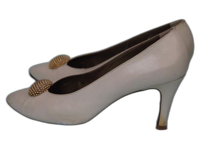 Yves Saint Laurent Leather Pumps Eggshell 