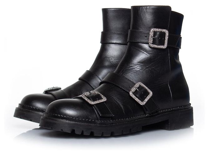 Botas de tornozelo planas Hank com fivela de joia da Jimmy Choo Preto