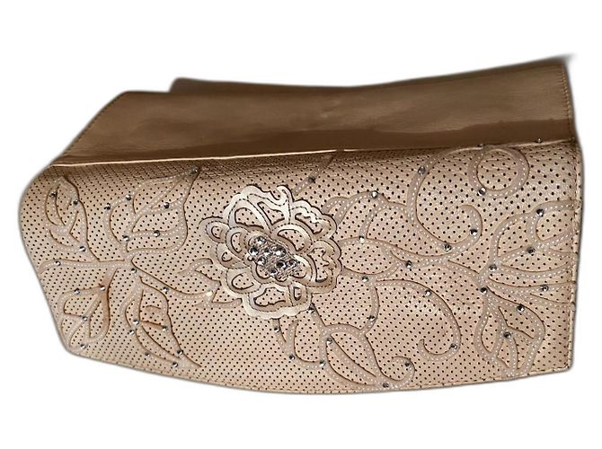 Clutch Loriblu em couro creme Cru
