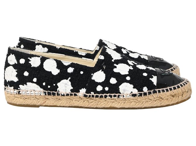 Timeless Mocasines espadrilles en tweed negro con estampado de pintura salpicada y logo CC de Chanel