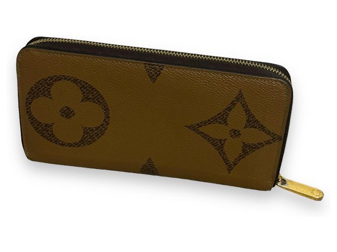 2020’ Louis Vuitton Giant Reverse Monogram Zippy Wallet Brown