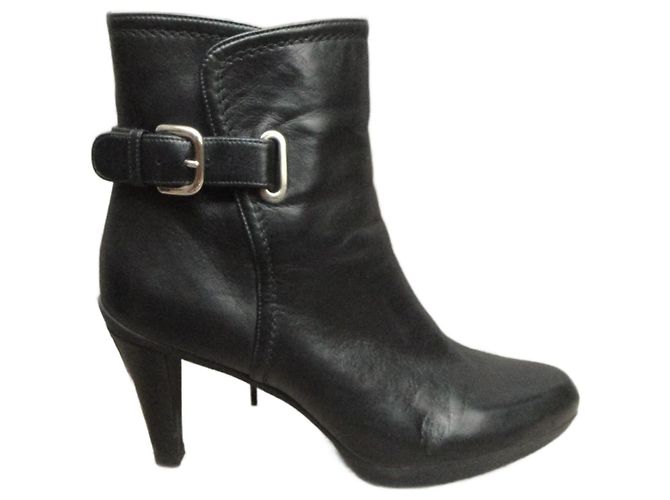 Stuart Weitzman Black Leather Ankle Boots