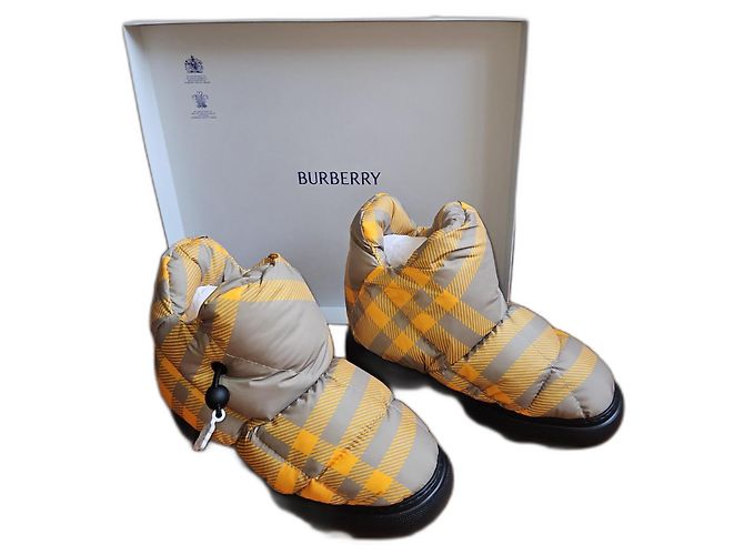 Burberry Après-Ski-Stiefel Grau Gelb