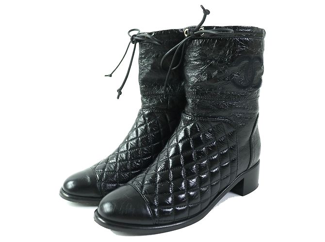 Botas cortas de cuero negro COCO Mark de Chanel G34096