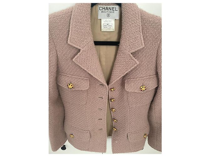 Cambon Chanel 1996 runway collection 14 Gripoix button Jacket Beige
