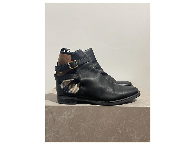 Botas ankle BURBERRY T.EU 38 Couro Preto