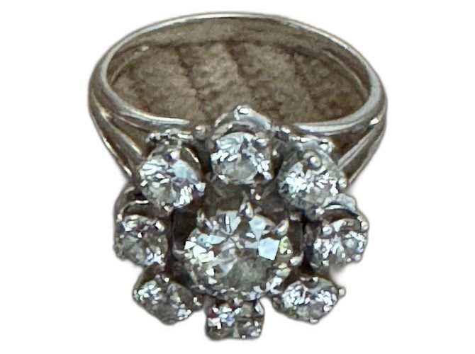 Autre Marque Daisy Ring Diamanten 18 Karat Weißgold Größe 50 Silber Hardware