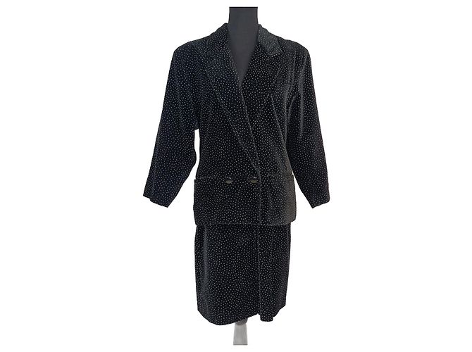 Terno de veludo preto com bolinhas de Gianni Versace