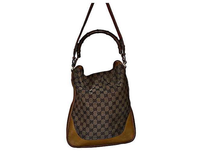 Bamboo Bolsa de ombro Gucci Monogram GG com alça de bambu e strap Web Bege