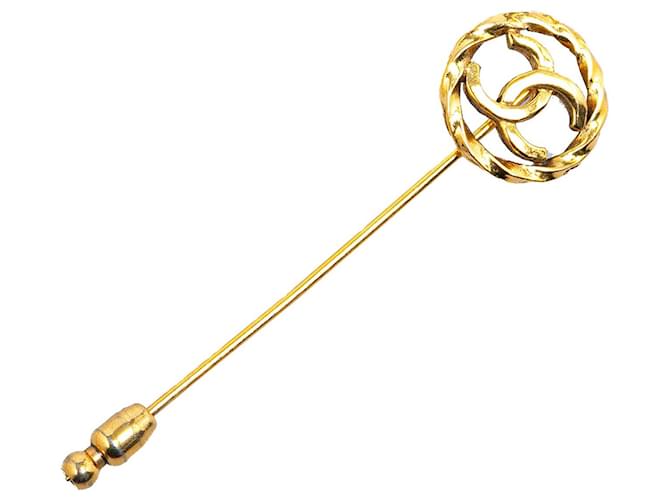Goldfarbene CC Brosche Pin von Chanel Golden Metall ref.1715499 Joli Closet