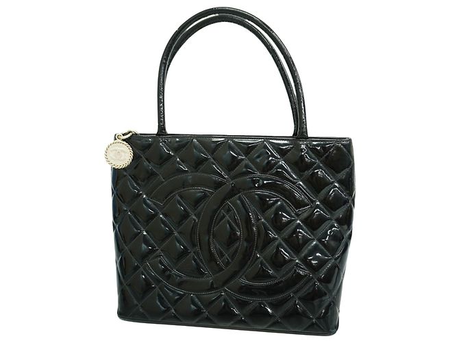 Chanel Medaillon Schwarz