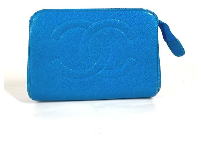 Chanel Multi Pouch aus blauer Kaviarleder