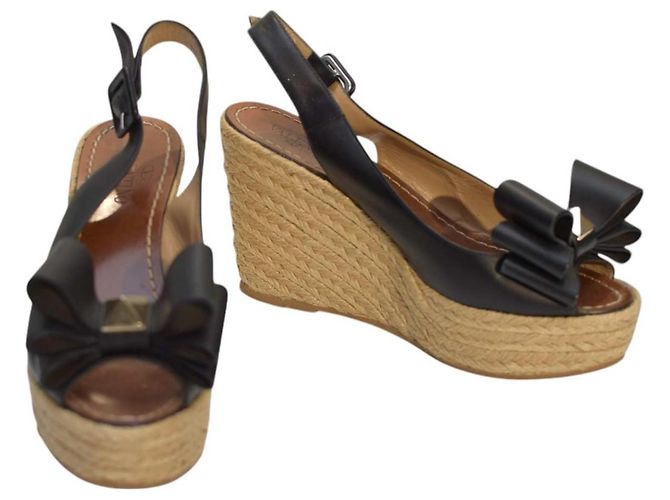 Sandali con zeppa Valentino Rockstud in pelle nera con fiocco Nero
