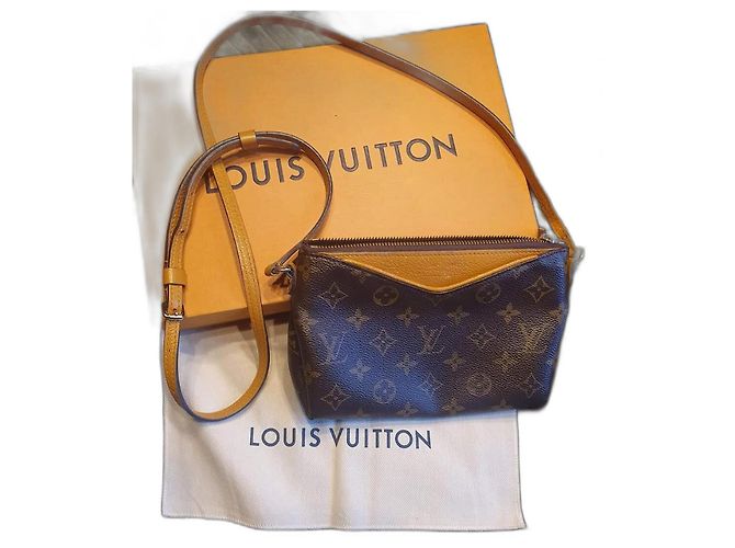 Pallas Louis Vuitton Clutchs Multicolor Metálico