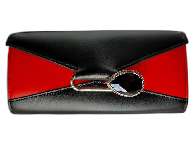 Clutch Alexander McQueen in pelle nera e rossa con spilla Nero Rosso
