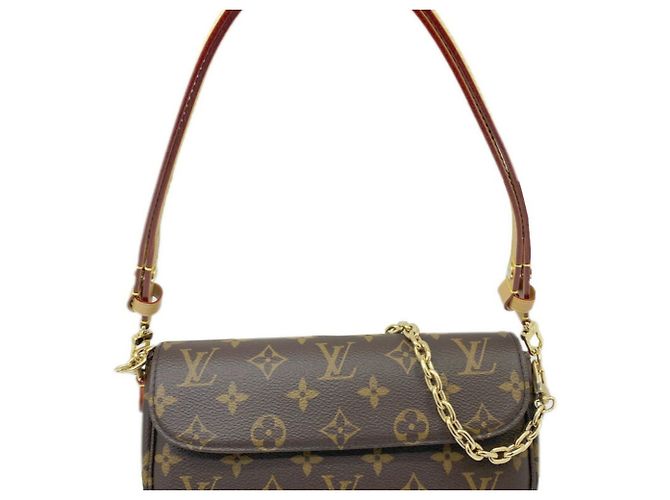 Ivy Cartera Monogram de Louis Vuitton con cadena Castaño
