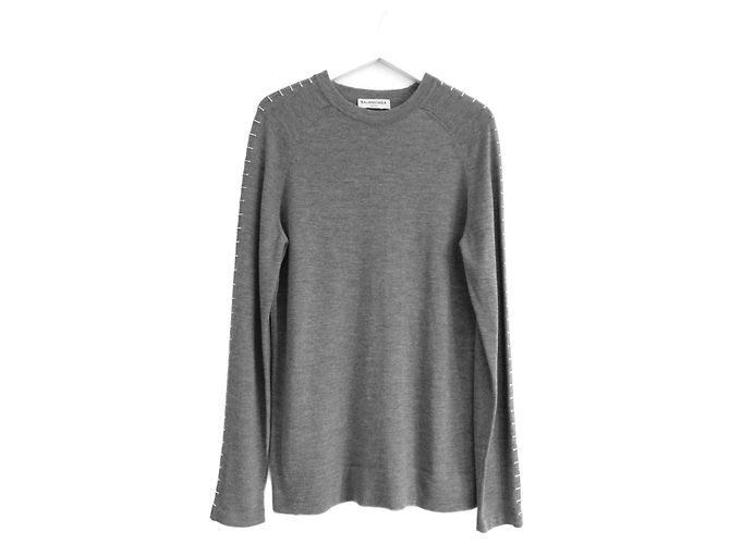 Grauer feiner Strickpullover mit Besatz von Balenciaga