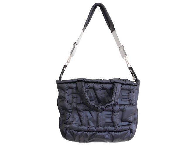 Bolsa tote de nylon acolchoado com logo Chanel Azul marinho