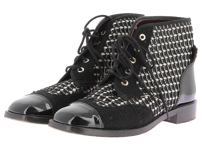 Botas ankle Chanel T.EU 38.5 Couro Preto